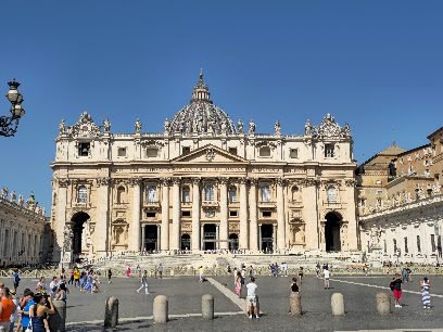 Interior de la Basílica de San Pedro, un imprescindible que ver en el Vaticano en una mañana.