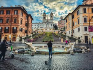 Piazza di Spagna a pie en el itinerario de qué ver en Roma en un día
